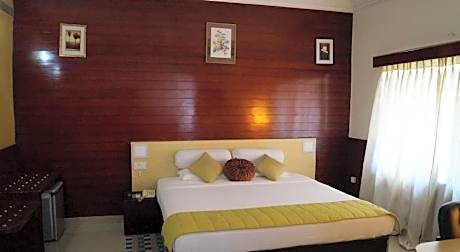 Hotel Badami Court