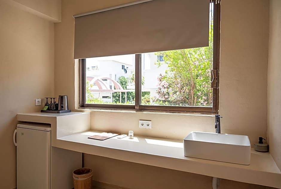 Atma Beach Rooms & Suites