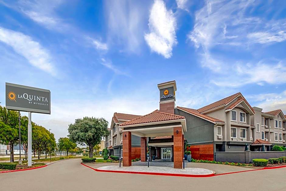 La Quinta Inn & Suites by Wyndham Dallas Dfw Airport North