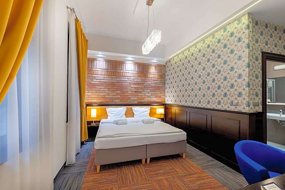 Palazzo Rosso Old Town