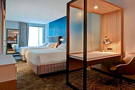 Queen Suite with Trundle Bed and Adapted Tub - Mobility Accessible