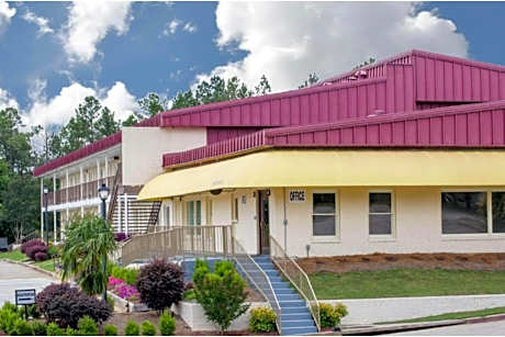 A Red Dot Inn Milledgeville