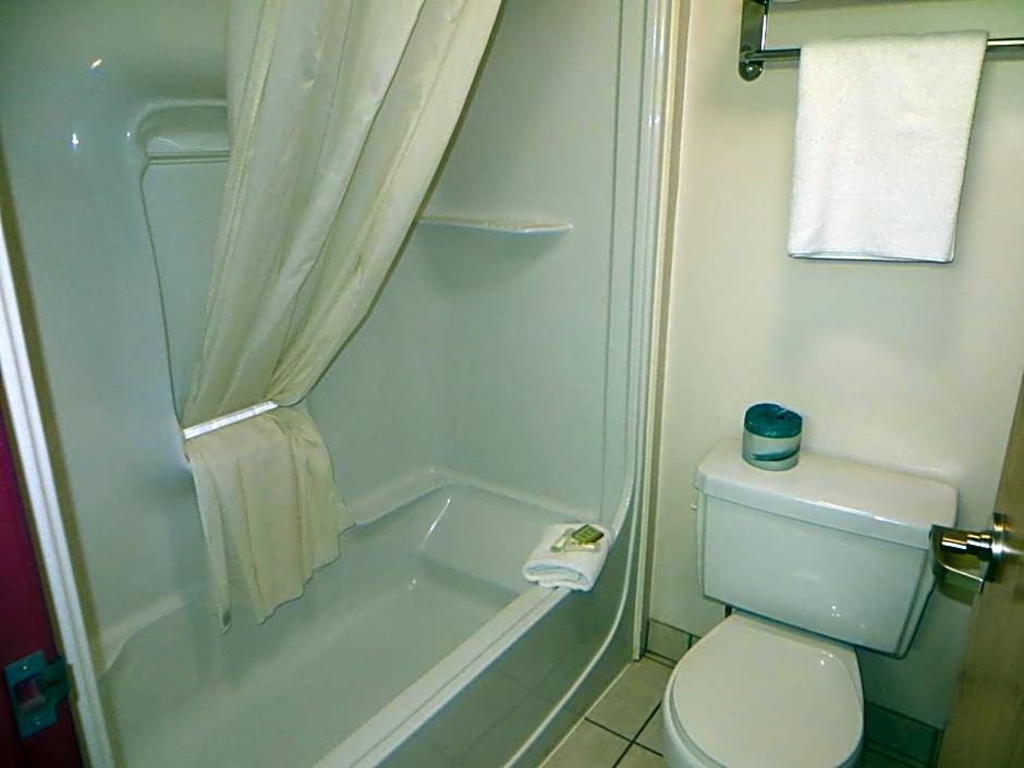 Super 8 by Wyndham Edmonton/West