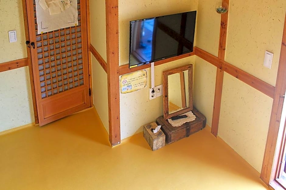 Hanulgiwa Hanok Stay