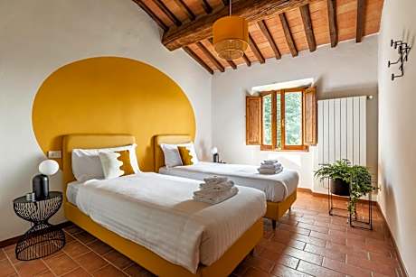 Standard Twin Room with Shared Bathroom