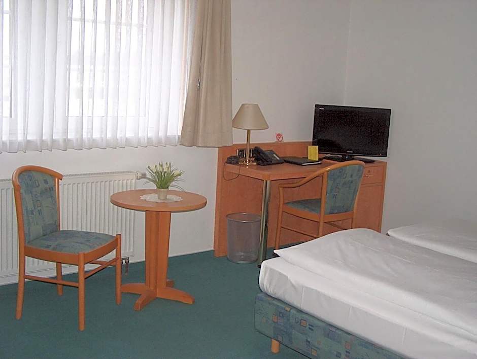 Alter Dorfkrug Am Kanal