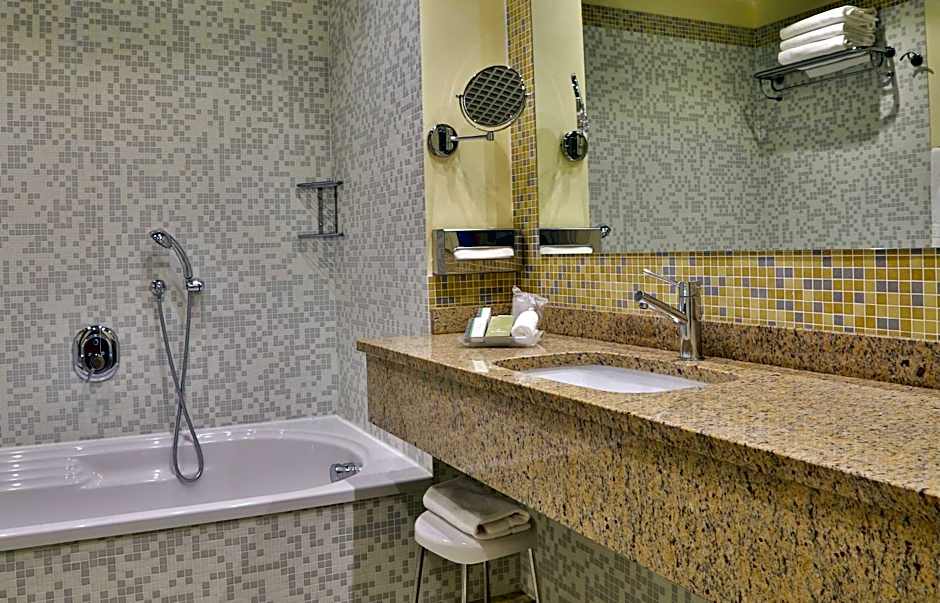 Crowne Plaza Venice East By IHG
