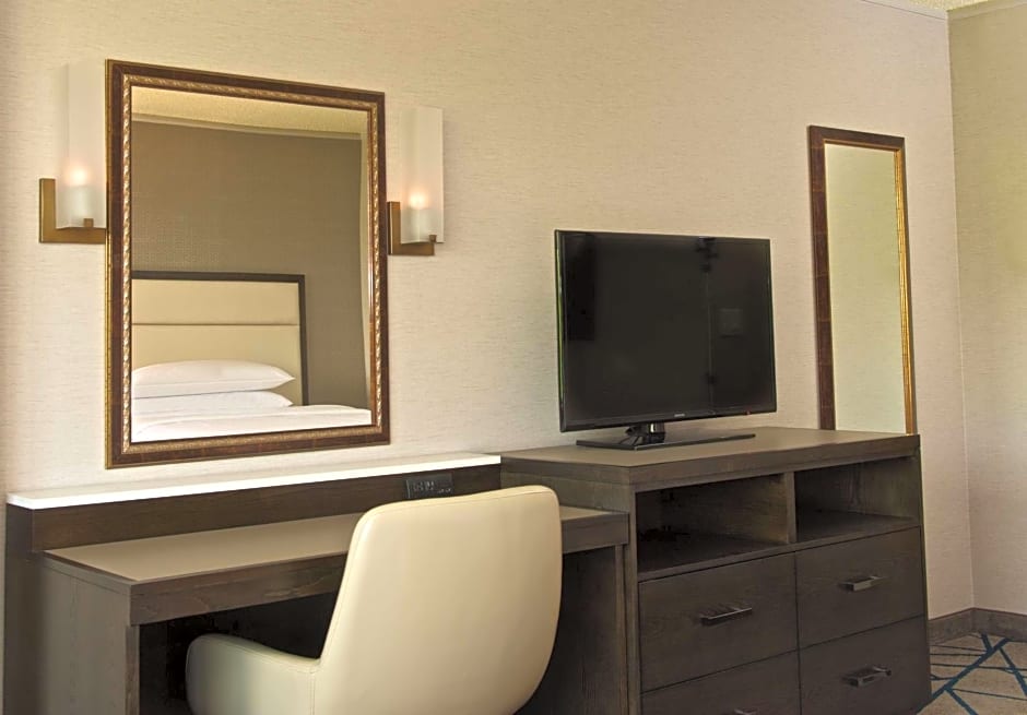 Embassy Suites by Hilton Portland Tigard