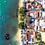 Feet on Orla Bardot! Seafront condominium, house with 4 suites BZ48