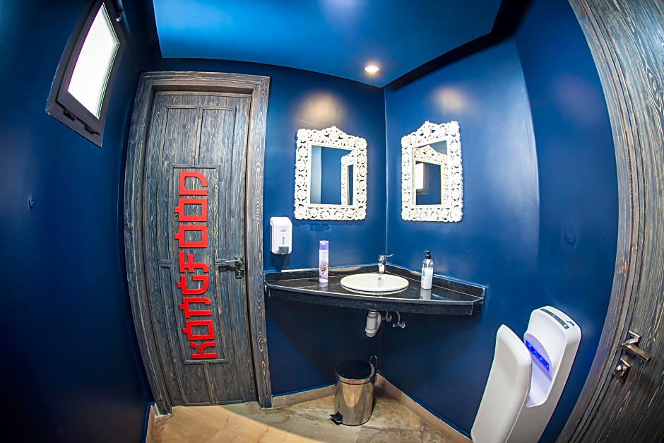 Intouriste Hôtel & Suites