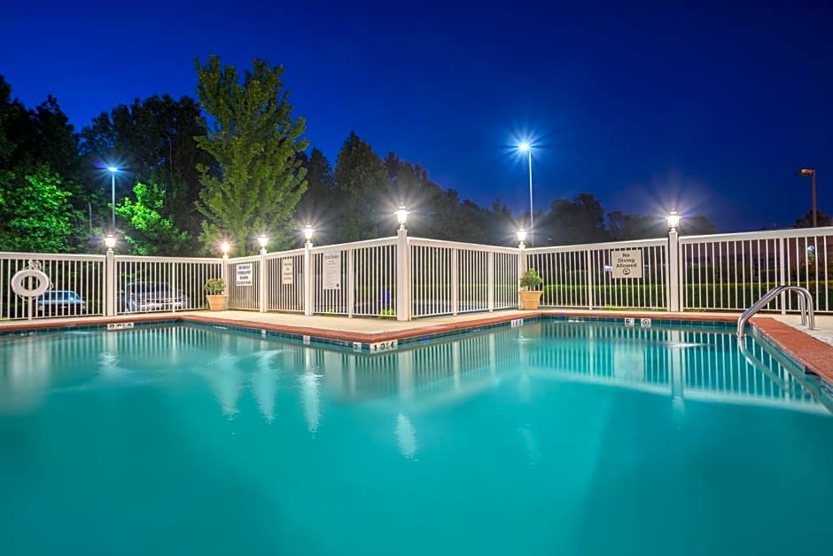 Comfort Suites near Birkdale Village - Huntersville