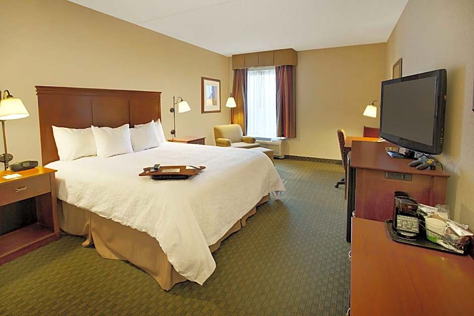 Photo 1 of 6 of 1 King Bed, Hearing/Mobility Accessible, Bathtub