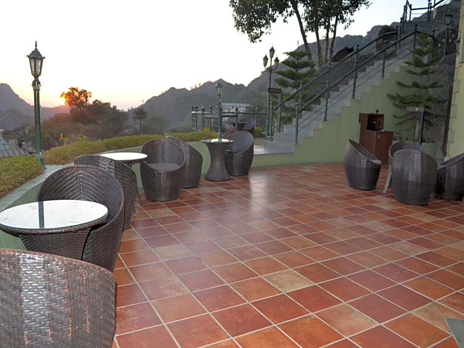 The Colonial Manek Manor by SAH