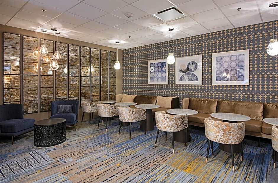 DoubleTree by Hilton West Edmonton
