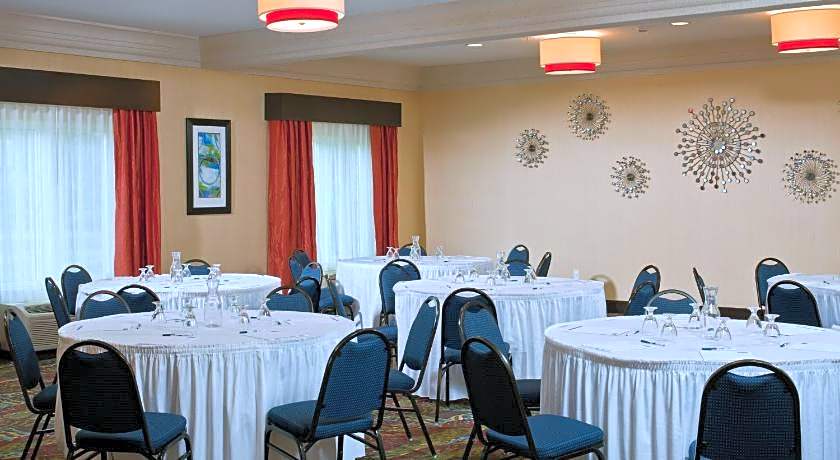 Holiday Inn Express Hotel &amp; Suites Saginaw By IHG