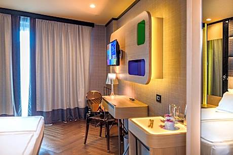 Superior double/twin room (1 adult)