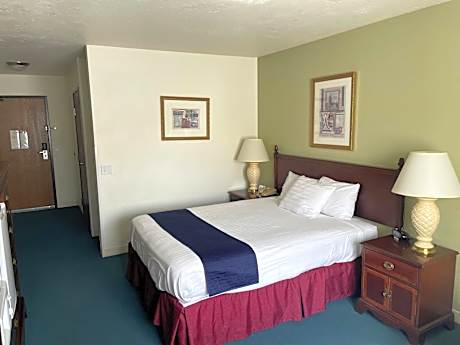 Queen Room with Bath Tub - Mobility Accessible/Non-Smoking