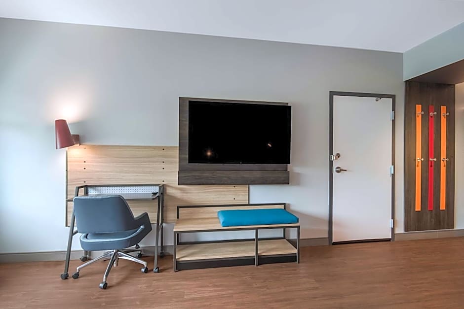 Photo 1 of 7 of 2 Queen Beds, Mobility Accessible