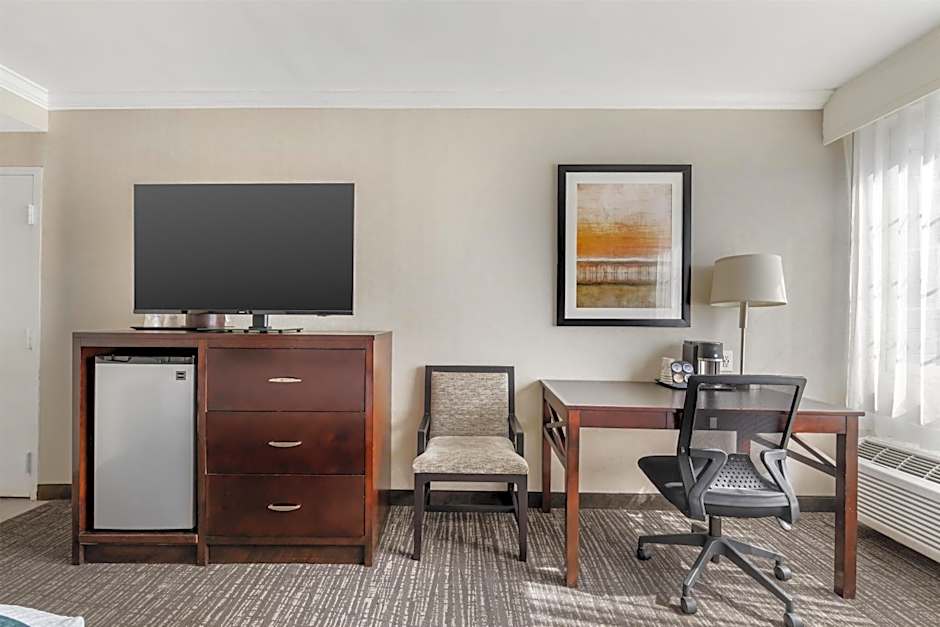 Best Western Plus Carriage Inn