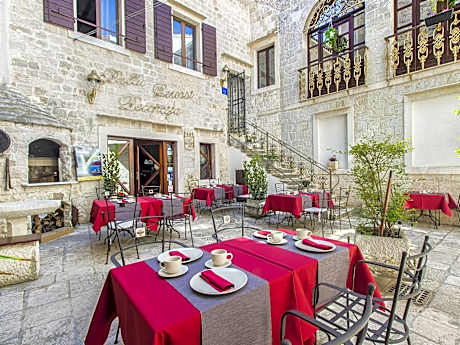 Palace Derossi
