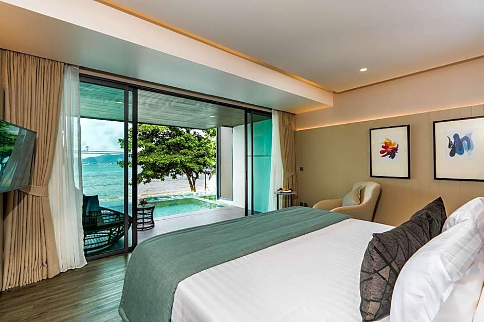 Photo 1 of 6 of Beachfront