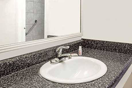 King Room - Non-Smoking