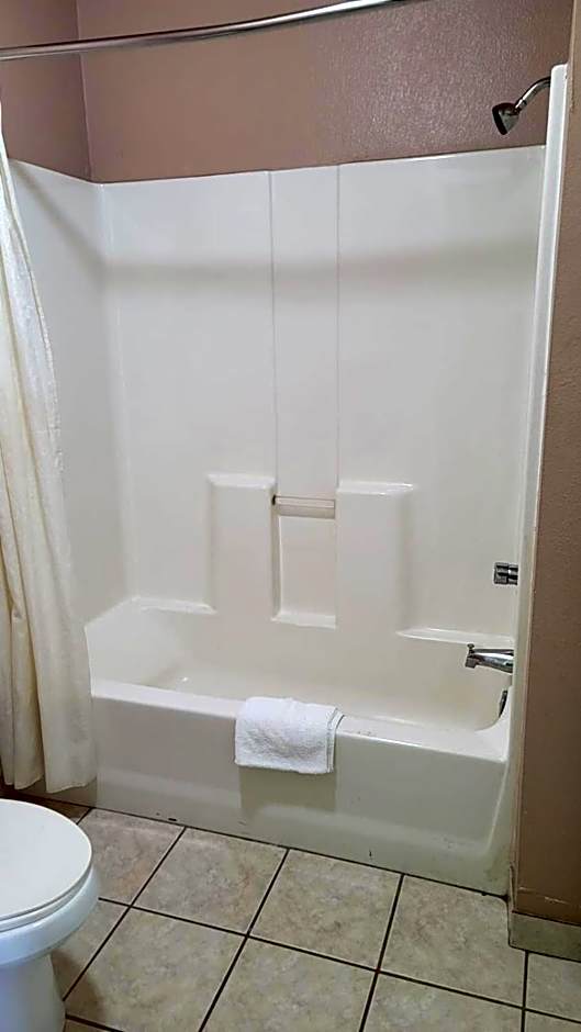 Benbrook Inn & Suites