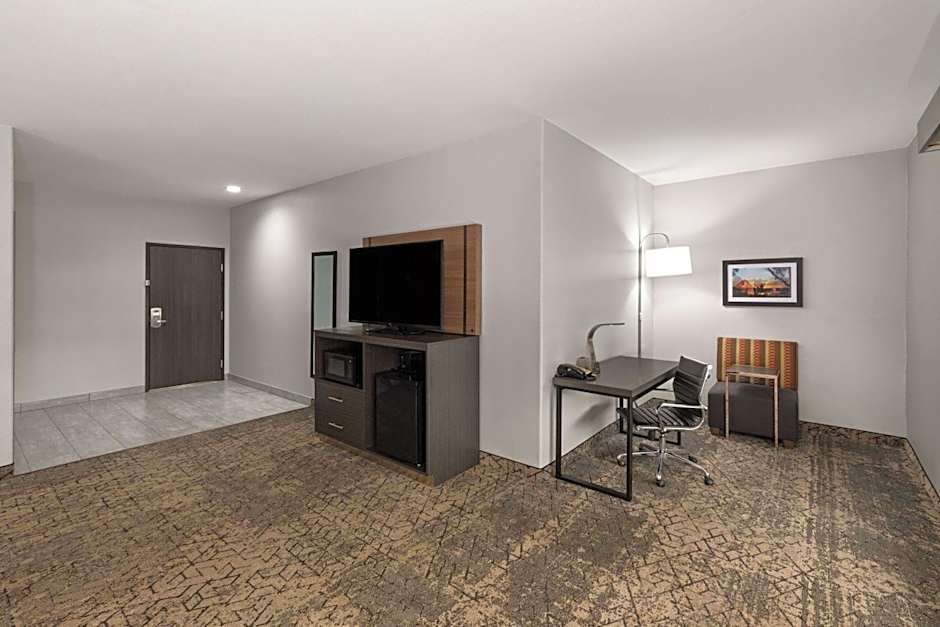 La Quinta Inn & Suites by Wyndham Mcalester