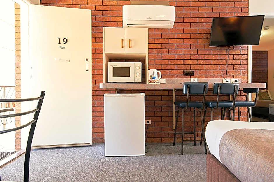 Ruthven Street Motor Inn