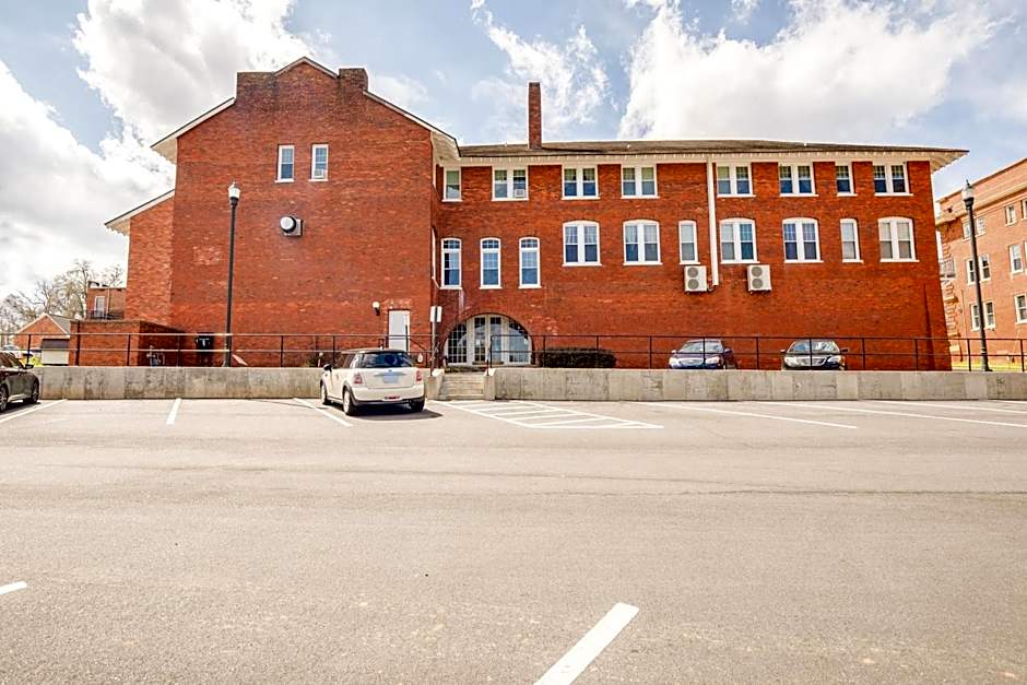 The Belmont Inn by OYO