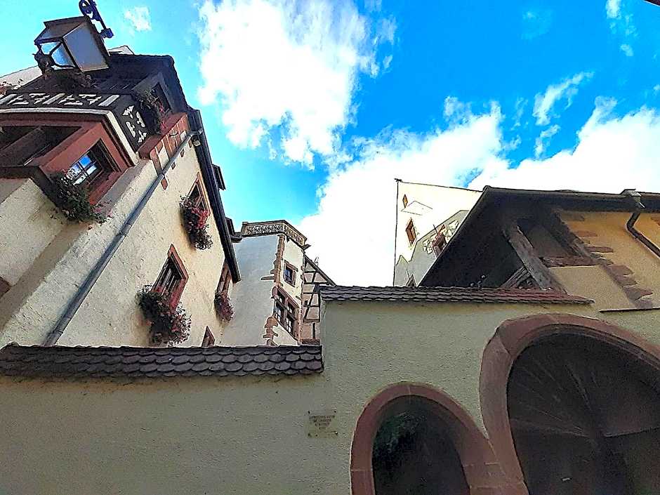 ADRIHOF à Riquewihr, Cour de l'Abbaye d'Autrey