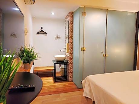 Standard King Room