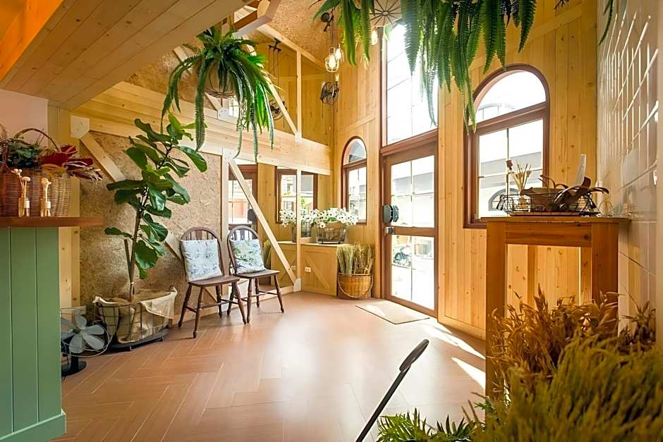 Barn & Bed Hostel