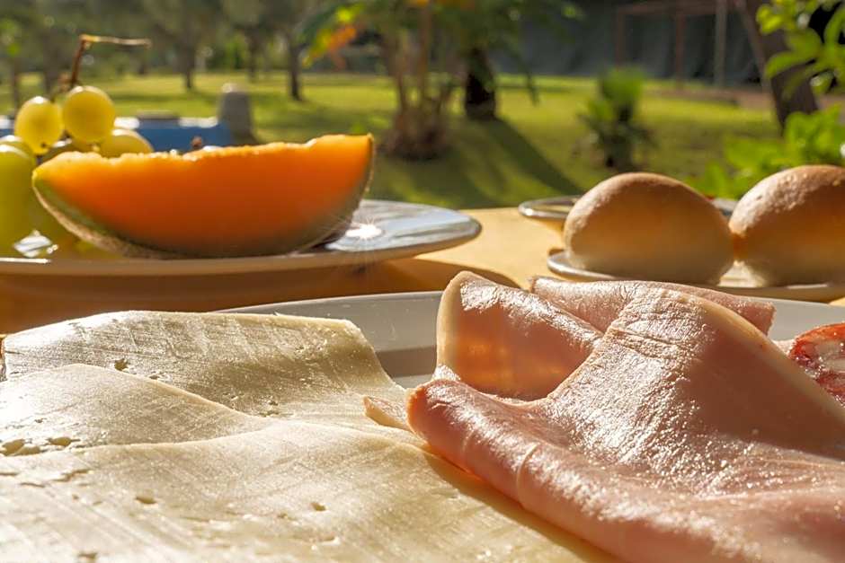 Hotel Baia Di Trainiti