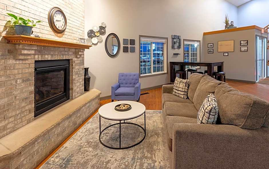 Paynesville Inn & Suites