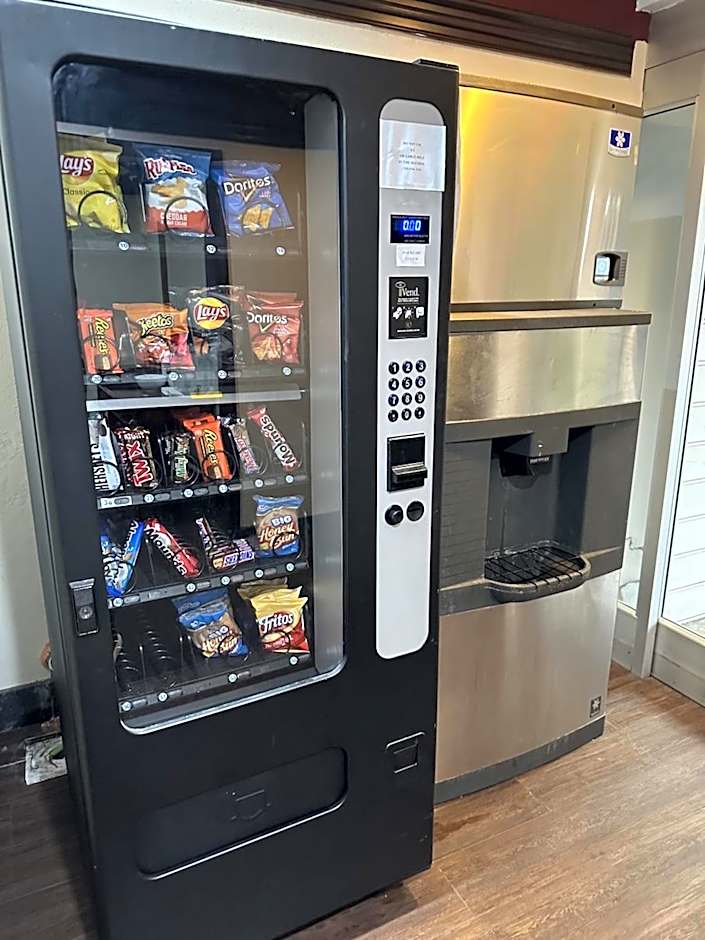 HomeTowne Studios by Red Roof Lancaster