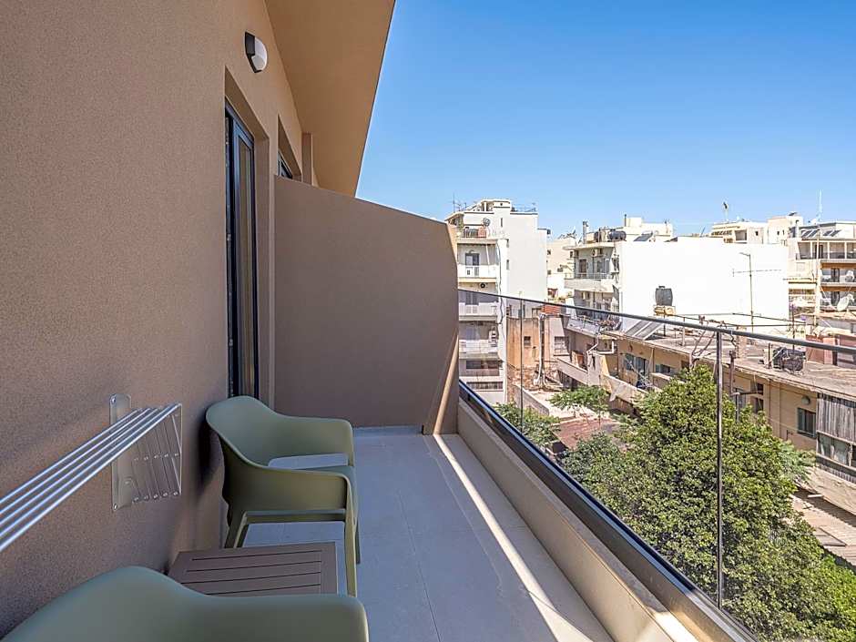 Miss Marrone City Hotel