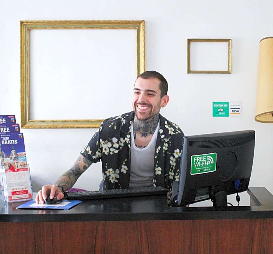 Alface Hall Hostel & Bar