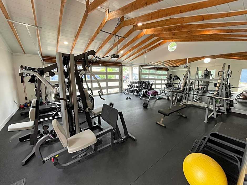 Lake Bluff Inn and Suites