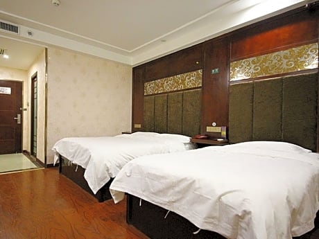 GTI - Family Room, Aisle window