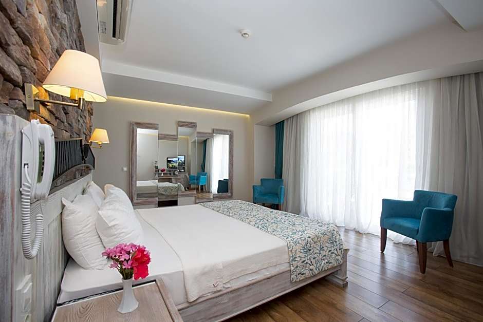 Dedeminn Marina Hotel