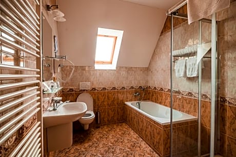 Twin Room with Bath