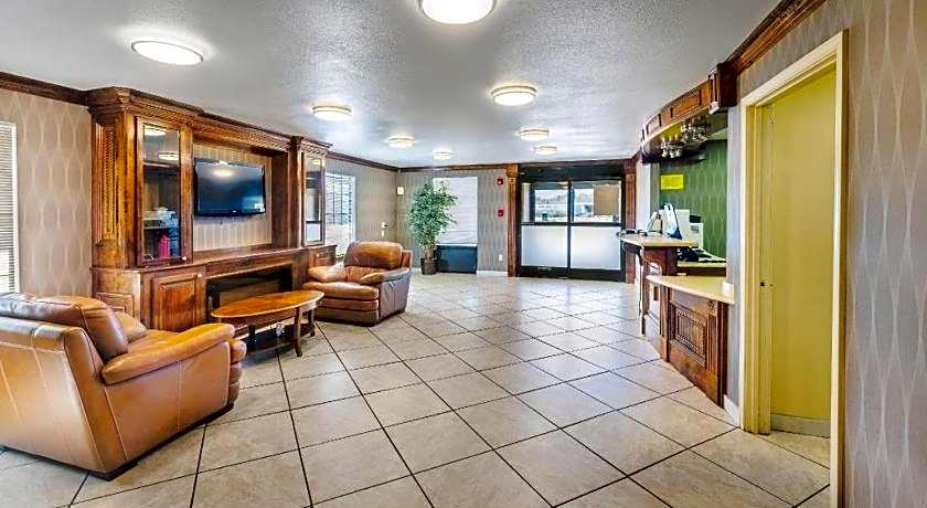 Super 8 by Wyndham Jackson MS Near the Fairgrounds