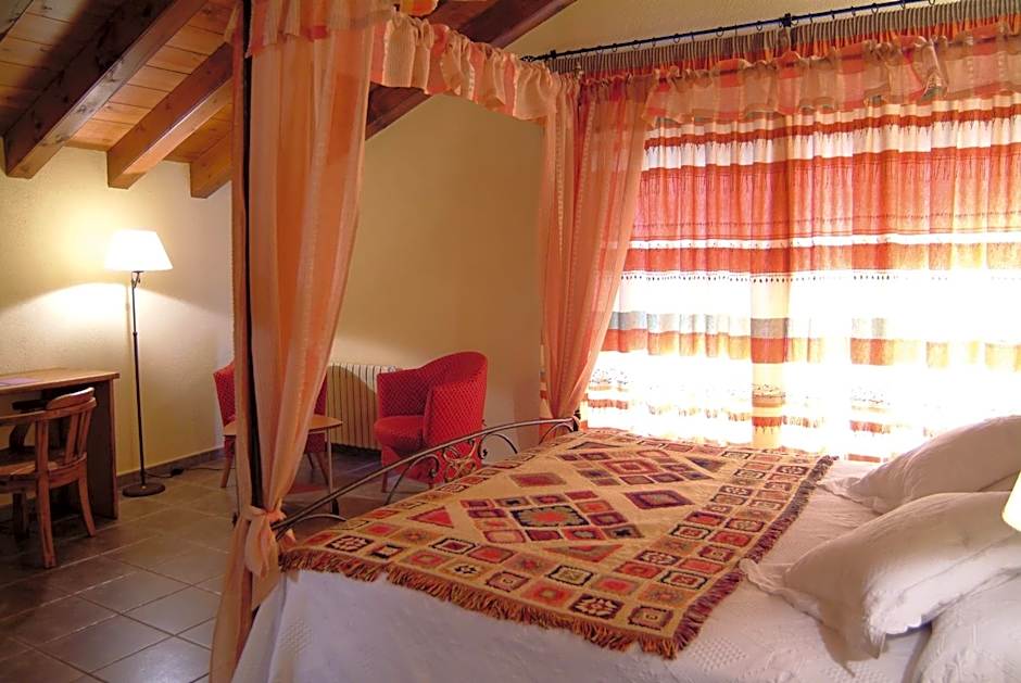 Photo 1 of 8 of Deluxe 1 Queen Bed