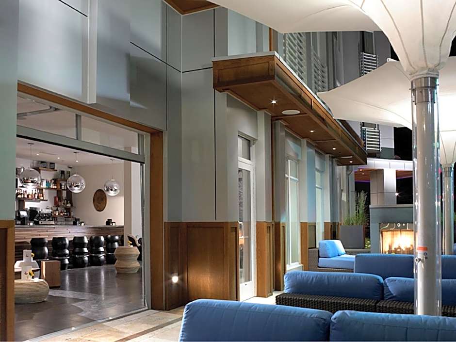 Bungalow Hotel