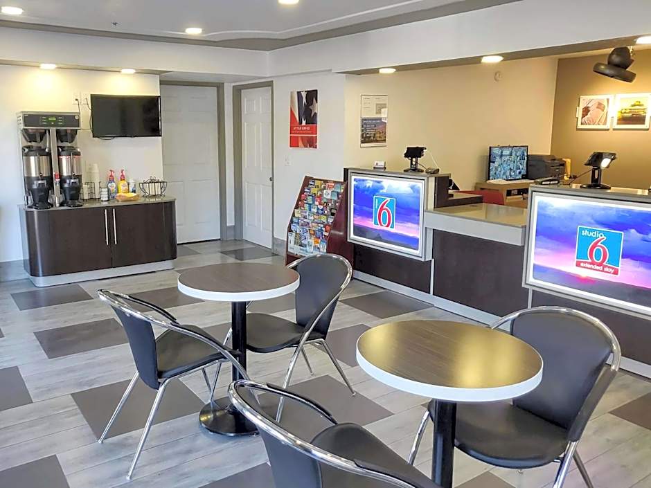 Motel 6-Fresno, CA - Yosemite Hwy