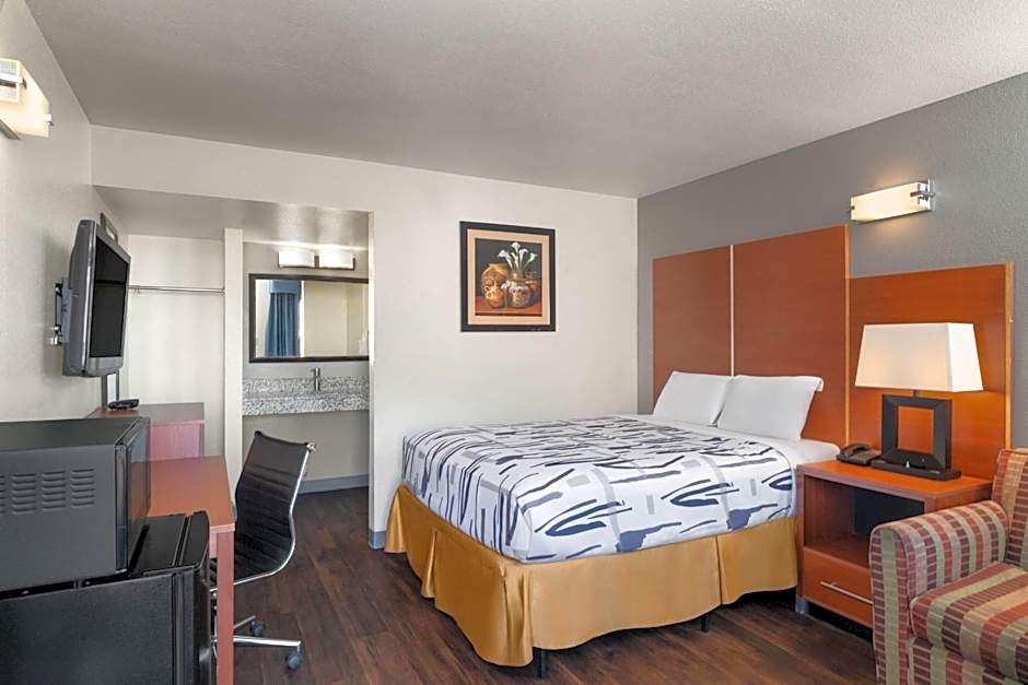 Travelodge by Wyndham Albuquerque West