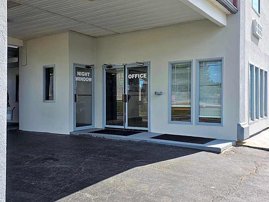 budgetel Inn & Suites