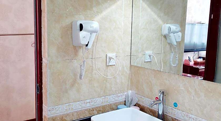 Mount Emei Moon Bay Hotel