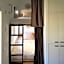 Hostel Numero Trece - Private Capsule Deds - Albergue Juvenil - FREE towels, coffee & tea, remote check-in